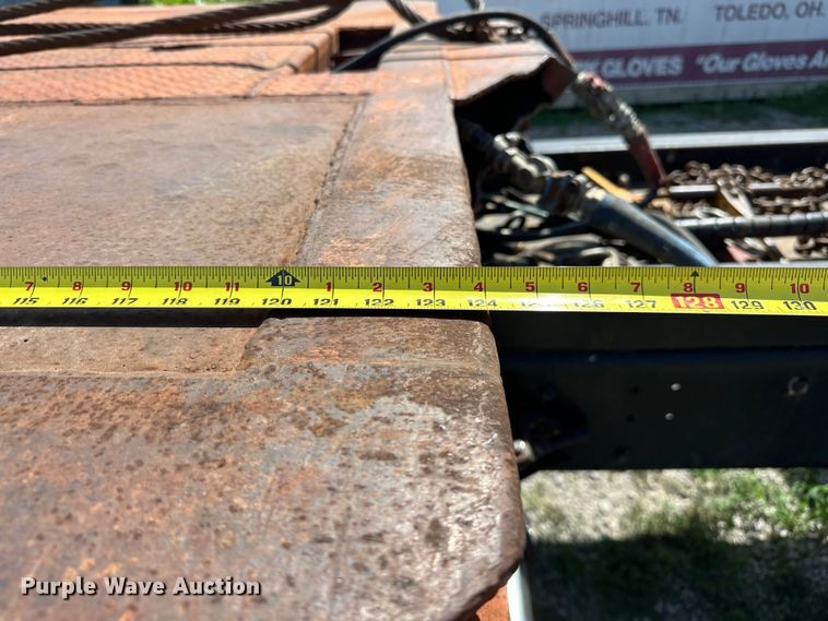 image for item EJ4482 1982 Load King  403LF oilfield trailer