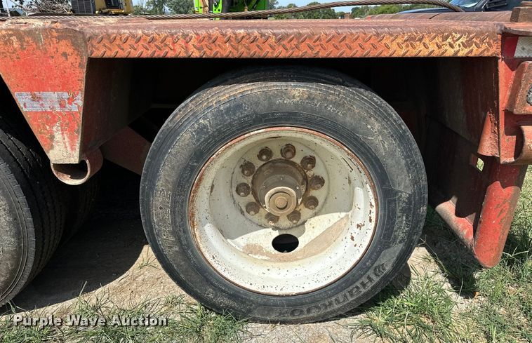 image for item EJ4482 1982 Load King  403LF oilfield trailer