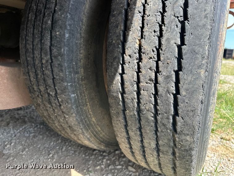 image for item EJ4482 1982 Load King  403LF oilfield trailer