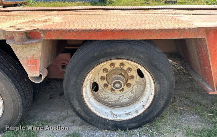 image for item EJ4482 1982 Load King  403LF oilfield trailer
