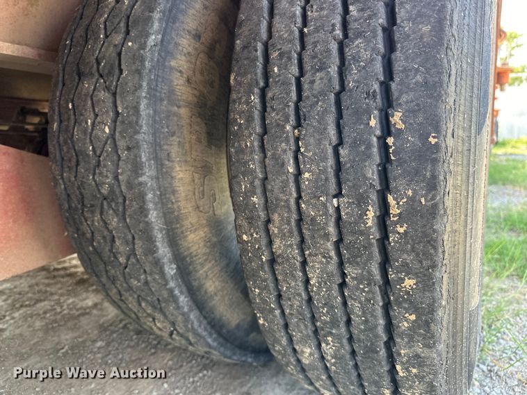 image for item EJ4482 1982 Load King  403LF oilfield trailer