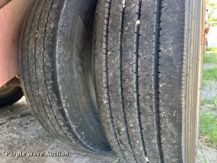 image for item EJ4482 1982 Load King  403LF oilfield trailer