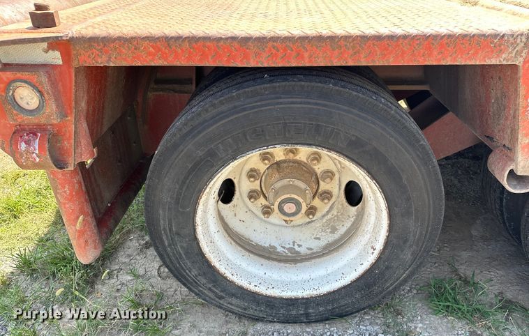 image for item EJ4482 1982 Load King  403LF oilfield trailer