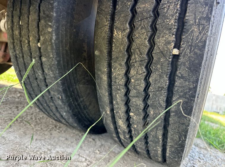 image for item EJ4482 1982 Load King  403LF oilfield trailer