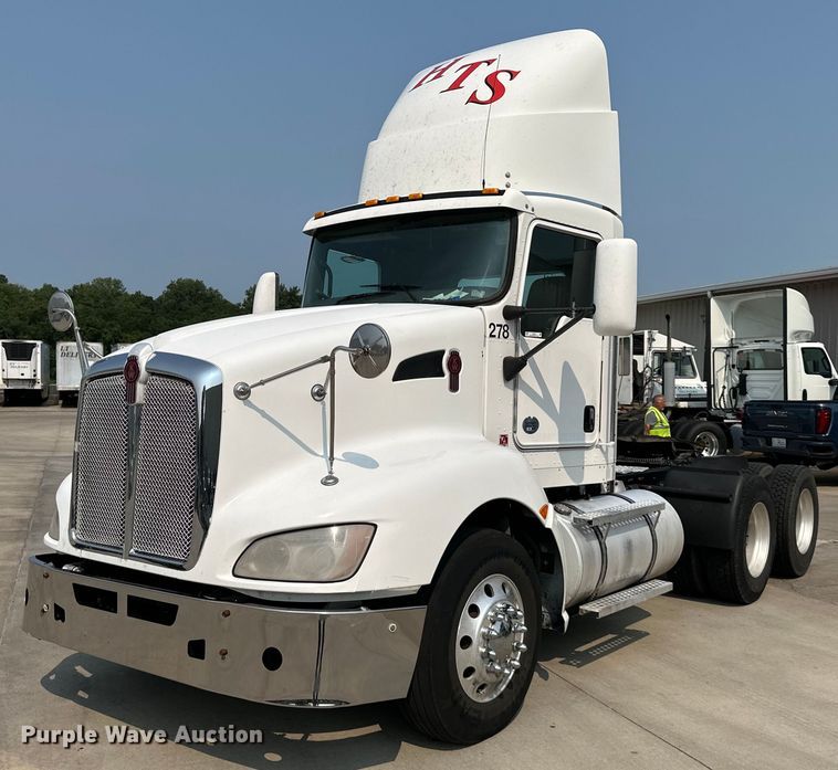 image for item EJ6410 2013 Kenworth  T660 semi truck