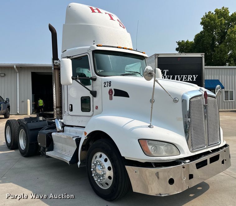 image for item EJ6410 2013 Kenworth  T660 semi truck