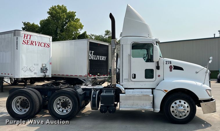 image for item EJ6410 2013 Kenworth  T660 semi truck