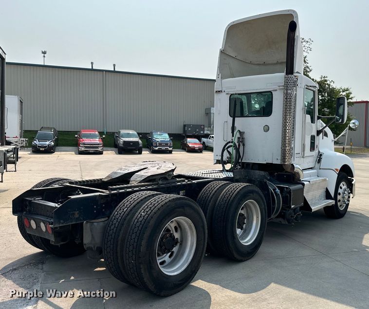 image for item EJ6410 2013 Kenworth  T660 semi truck