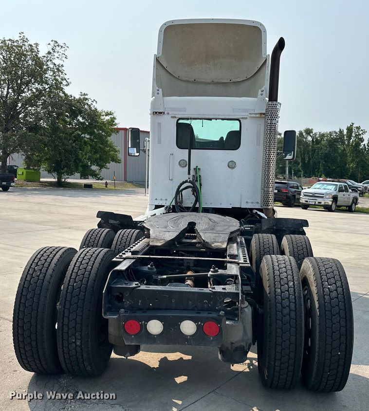 image for item EJ6410 2013 Kenworth  T660 semi truck