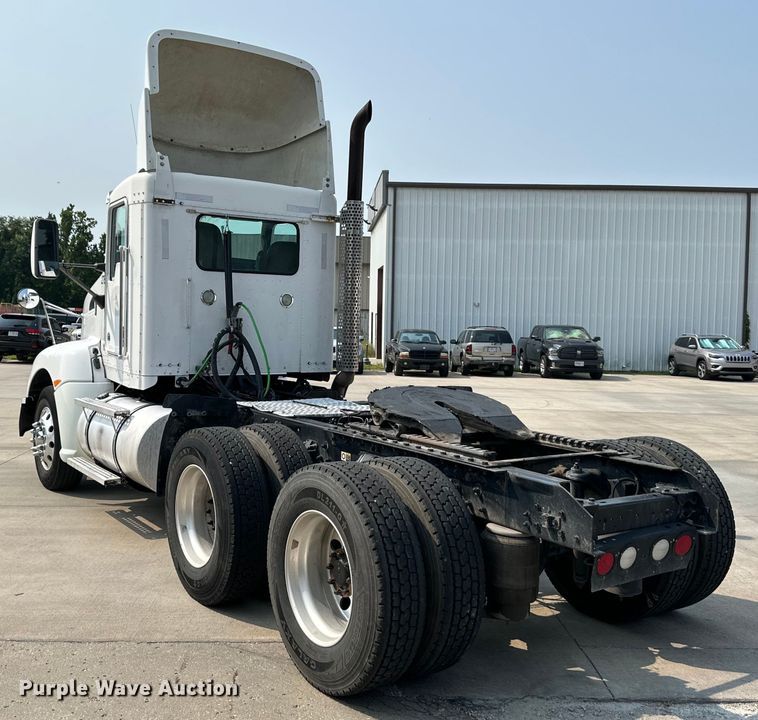 image for item EJ6410 2013 Kenworth  T660 semi truck