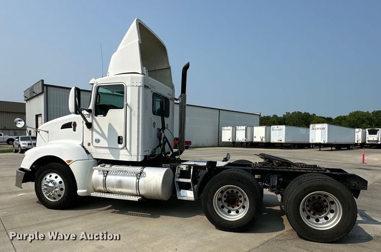 image for item EJ6410 2013 Kenworth  T660 semi truck