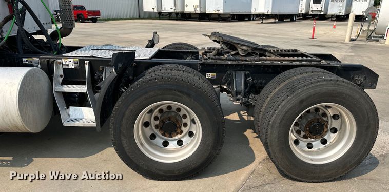 image for item EJ6410 2013 Kenworth  T660 semi truck