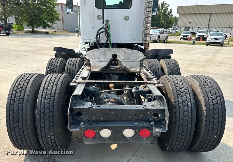 image for item EJ6410 2013 Kenworth  T660 semi truck