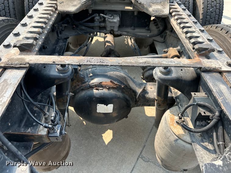 image for item EJ6410 2013 Kenworth  T660 semi truck