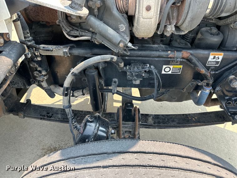 image for item EJ6410 2013 Kenworth  T660 semi truck