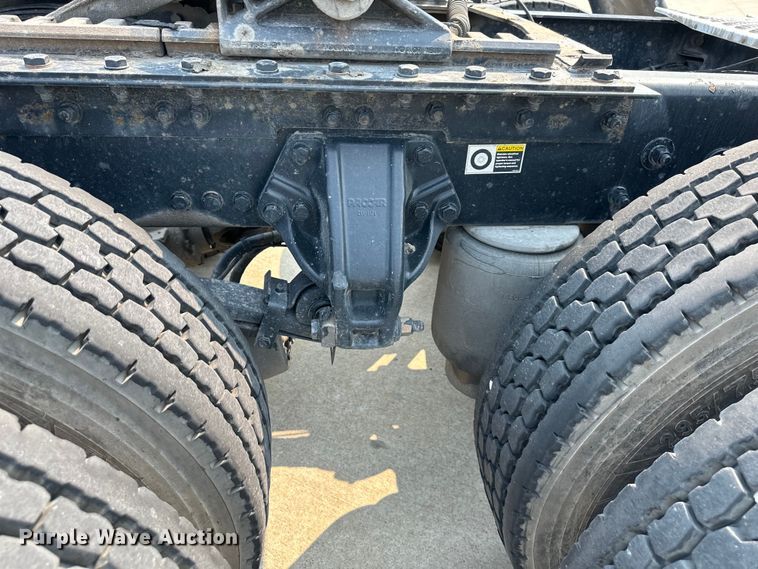 image for item EJ6410 2013 Kenworth  T660 semi truck