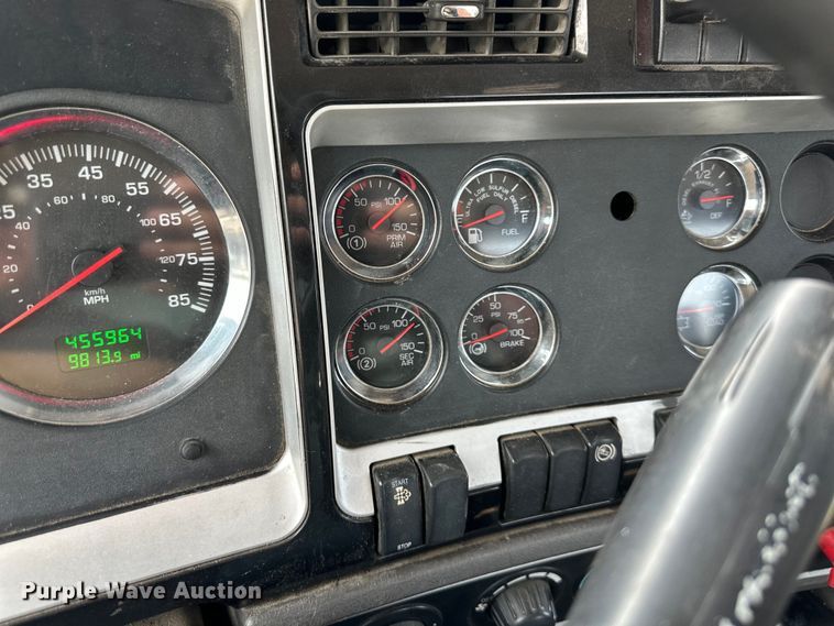 image for item EJ6410 2013 Kenworth  T660 semi truck