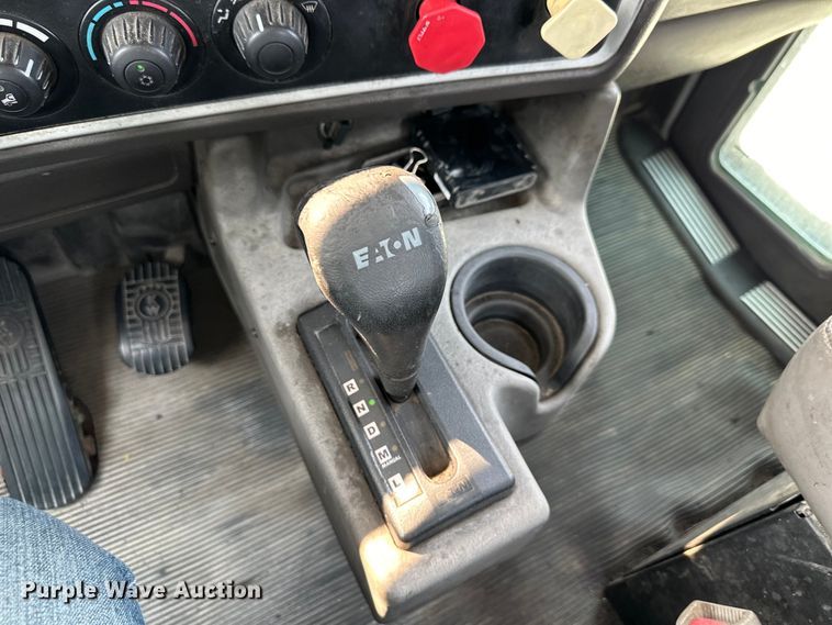 image for item EJ6410 2013 Kenworth  T660 semi truck