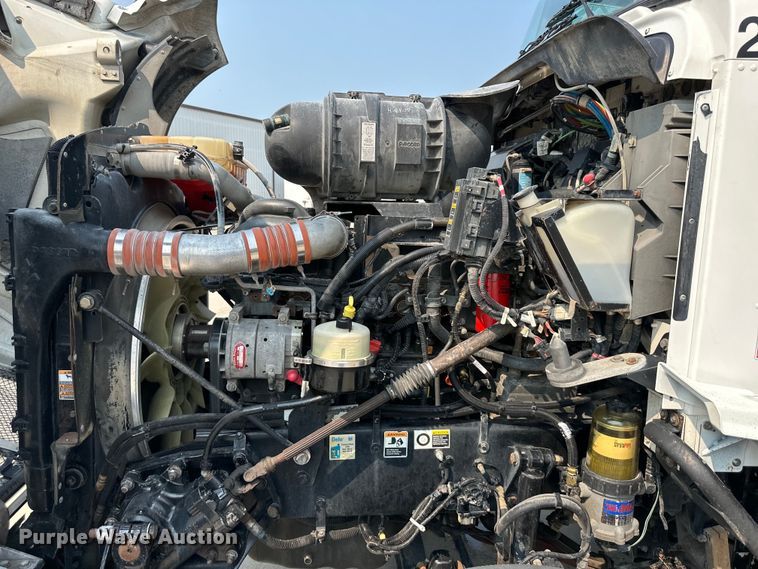 image for item EJ6410 2013 Kenworth  T660 semi truck