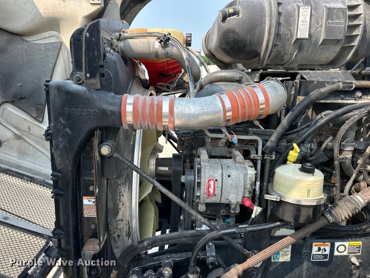 image for item EJ6410 2013 Kenworth  T660 semi truck