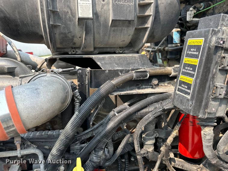 image for item EJ6410 2013 Kenworth  T660 semi truck