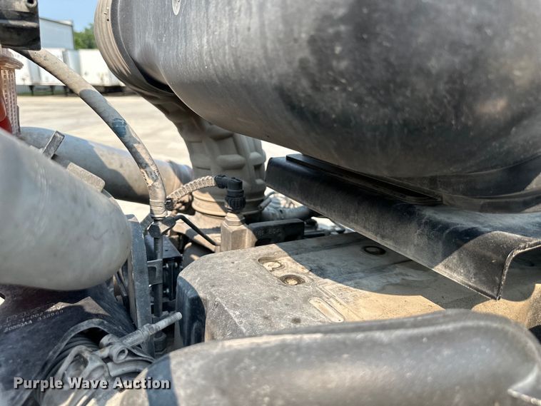 image for item EJ6410 2013 Kenworth  T660 semi truck