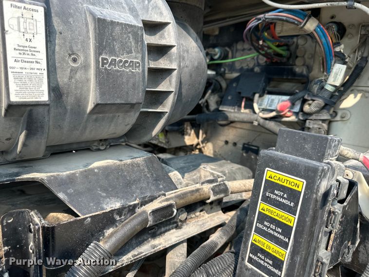 image for item EJ6410 2013 Kenworth  T660 semi truck