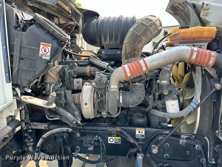 image for item EJ6410 2013 Kenworth  T660 semi truck