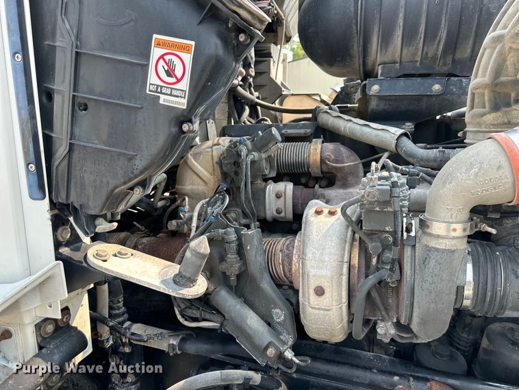 image for item EJ6410 2013 Kenworth  T660 semi truck