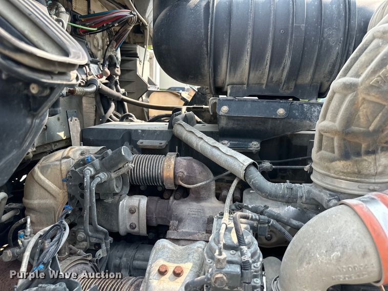 image for item EJ6410 2013 Kenworth  T660 semi truck