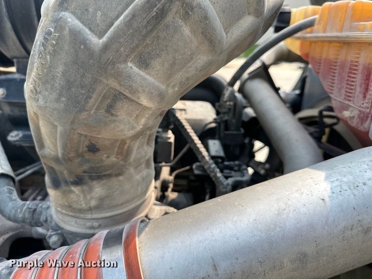 image for item EJ6410 2013 Kenworth  T660 semi truck