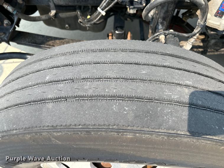 image for item EJ6410 2013 Kenworth  T660 semi truck