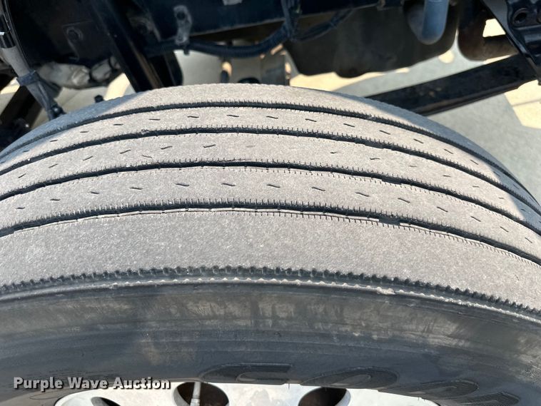 image for item EJ6410 2013 Kenworth  T660 semi truck