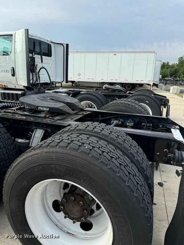 image for item EJ6410 2013 Kenworth  T660 semi truck