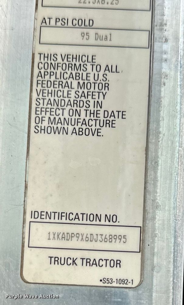 image for item EJ6410 2013 Kenworth  T660 semi truck