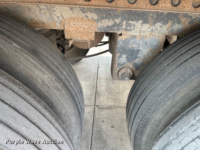 image for item EJ6413 1999 Fruehauf  dry van trailer