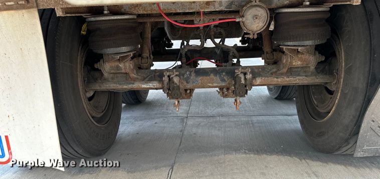 image for item EJ6413 1999 Fruehauf  dry van trailer