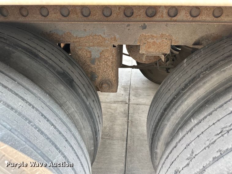 image for item EJ6413 1999 Fruehauf  dry van trailer