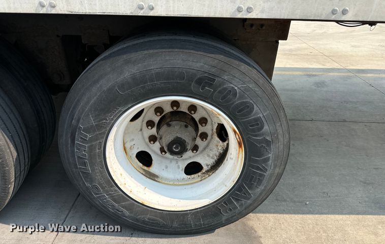 image for item EJ6413 1999 Fruehauf  dry van trailer