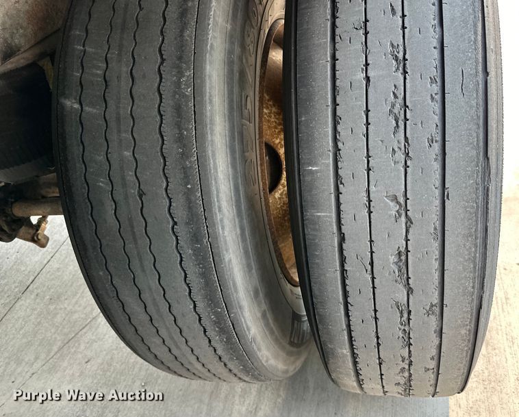 image for item EJ6413 1999 Fruehauf  dry van trailer