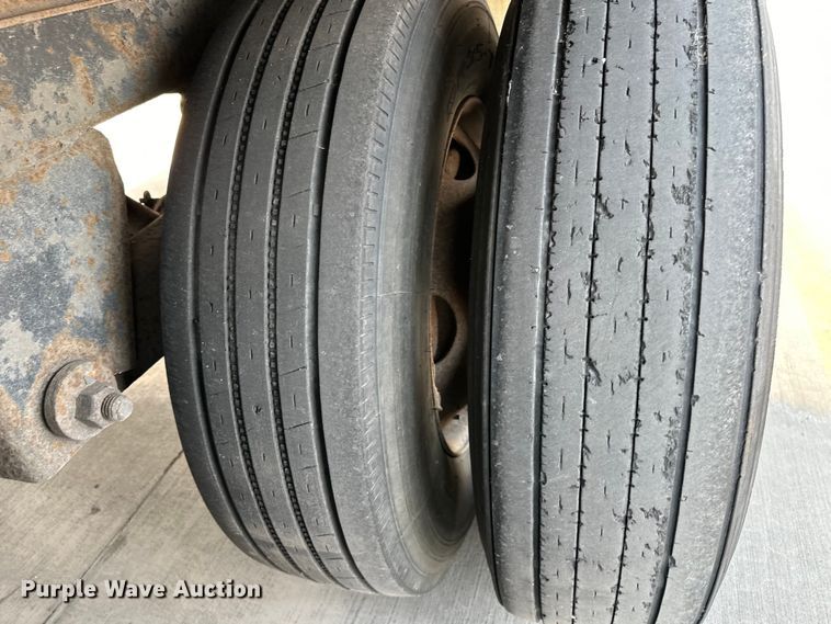 image for item EJ6413 1999 Fruehauf  dry van trailer