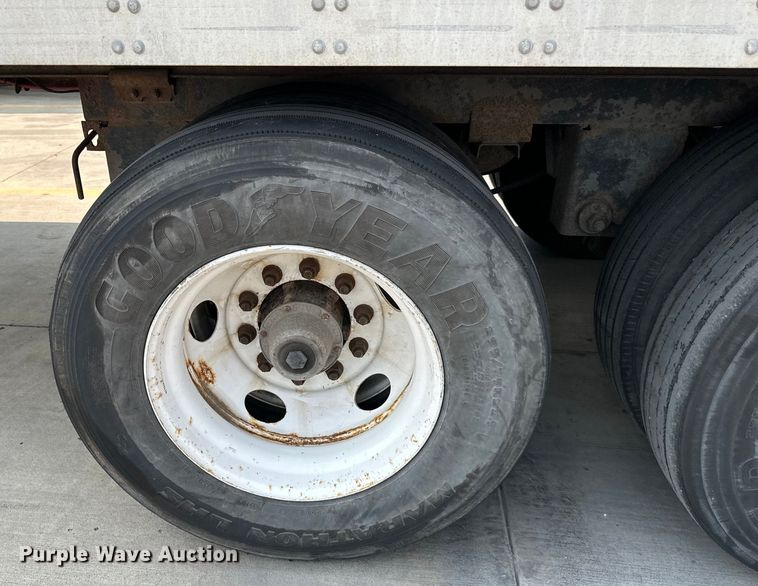 image for item EJ6413 1999 Fruehauf  dry van trailer