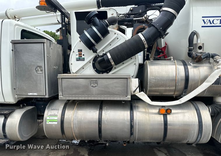 image for item EJ7040 2009 International  Workstar sewer jetter truck