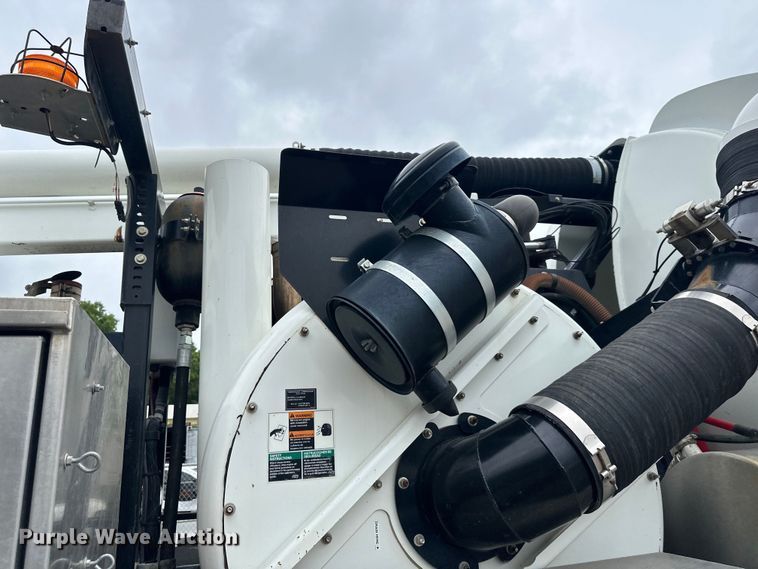 image for item EJ7040 2009 International  Workstar sewer jetter truck