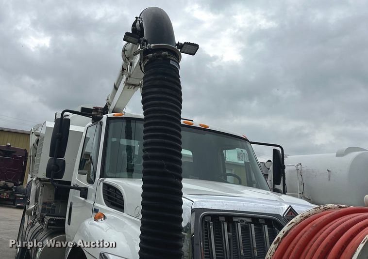 image for item EJ7040 2009 International  Workstar sewer jetter truck