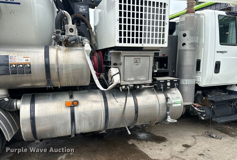 image for item EJ7040 2009 International  Workstar sewer jetter truck