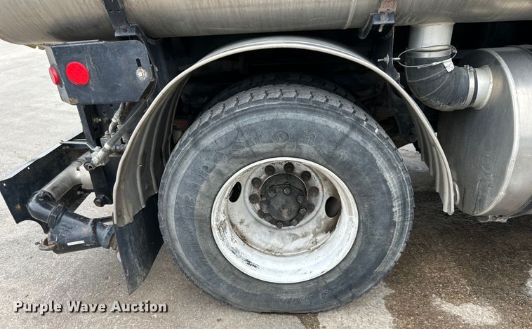 image for item EJ7040 2009 International  Workstar sewer jetter truck