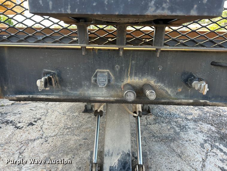 image for item EK3019 2006 Landoll 317 tilt deck equipment trailer