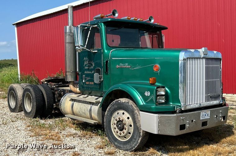 image for item EK3024 1990 International  9300 semi truck