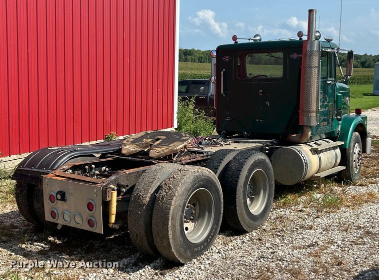 image for item EK3024 1990 International  9300 semi truck